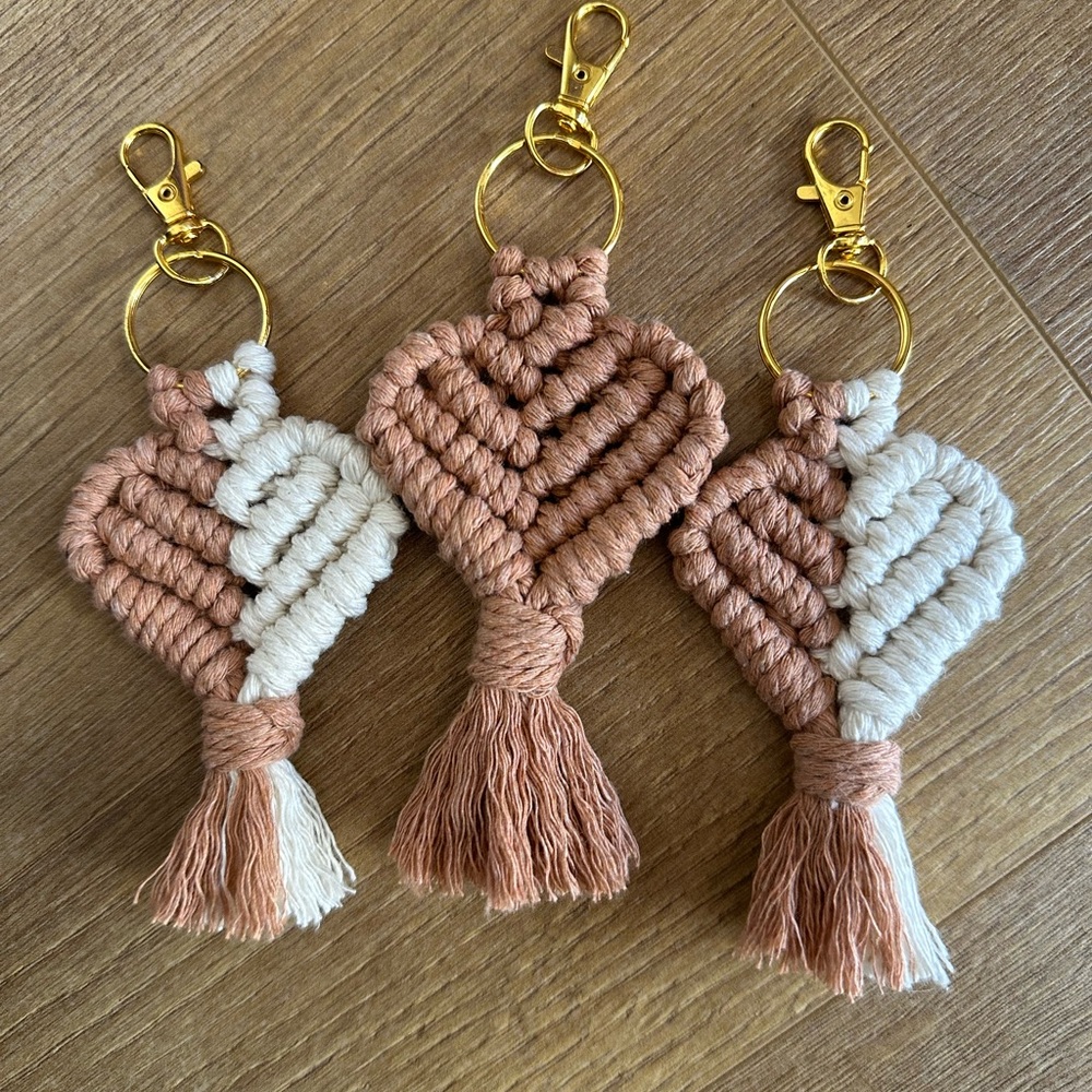 Macrame Heat Keychains 💜 - Picture 10 of 11